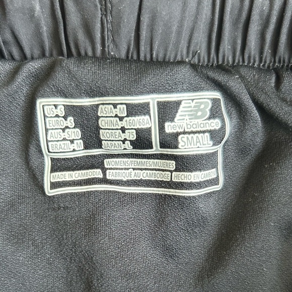 New Balance women’s running shorts with drawstring size small - Picture 3 of 7